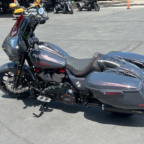 2026 Harley-Davidson® CVO Street Glide 3 Limited thumb 2