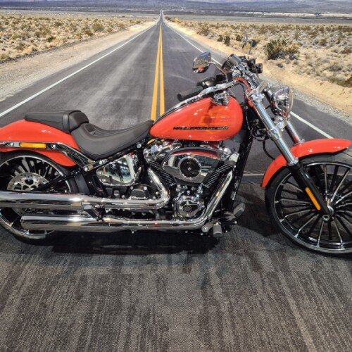 2026 Harley-Davidson® Breakout® Blood Orange Chrome Trim thumb 3
