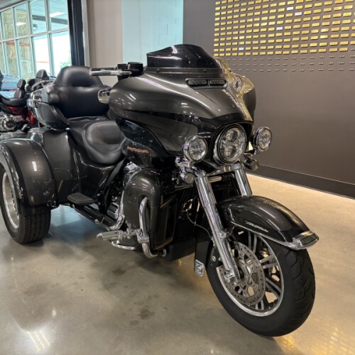 2019 Harley-Davidson® Tri Glide® Ultra Silver Flux/Black Fuse thumb 3