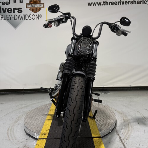 2026 Harley-Davidson® Street Bob® Dark Billiard Gray Chrome Cast Wheels thumb 1