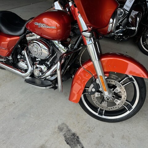 2011 Harley-Davidson® Street Glide® Sedona Orange | Pre-Owned Touring Motorcycle thumb 3