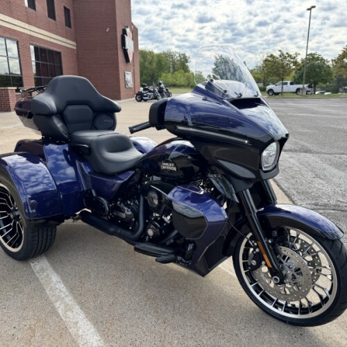 2026 Harley-Davidson® Street Glide 3 Limited Purple Abyss / Vivid Black Black Trim thumb 2