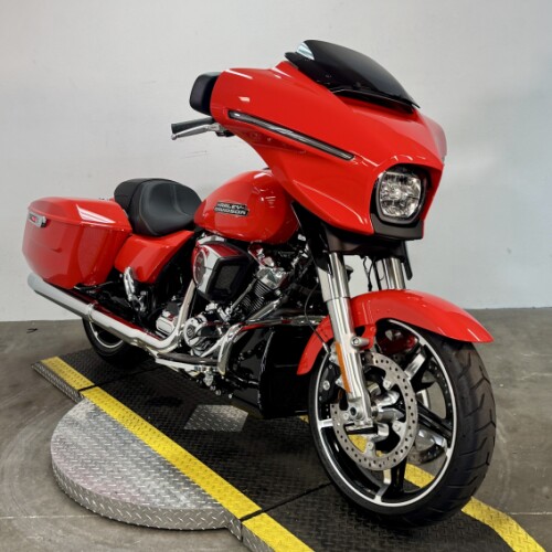 2026 Harley-Davidson® Street Glide® FLHX thumb 1