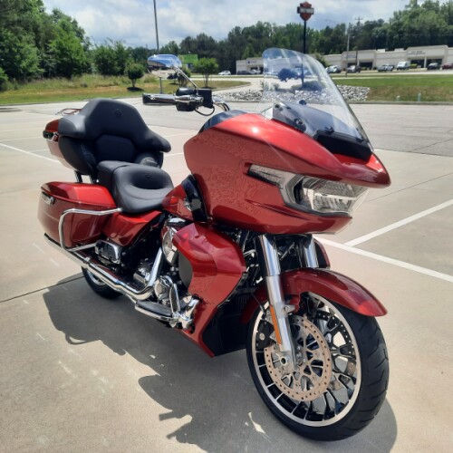 2026 Harley-Davidson® Road Glide Limited Brilliant Red Chrome Trim thumb 1