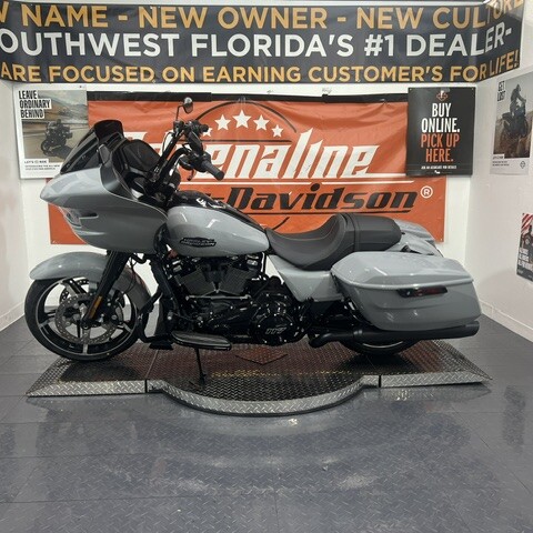 2025 Harley-Davidson® Road Glide™ | Pre-Owned Touring Motorcycle thumb 3