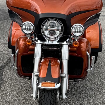 2019 Harley-Davidson Tri Glide Ultra LHTCUTG  ORANGE/BLK DNM W/PINS thumb 2