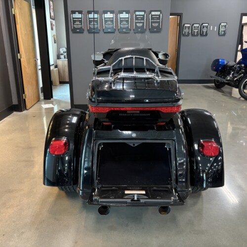 2021 Harley-Davidson® Tri Glide® Ultra Vivid Black thumb 0