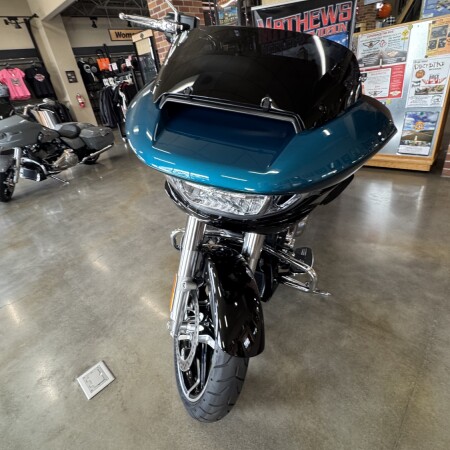 2026 Harley-Davidson® Road Glide® Teal Thunder / Vivid Black Chrome Trim thumb 2