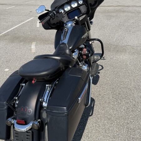 2020 Harley-Davidson® Street Glide® FLHX thumb 3