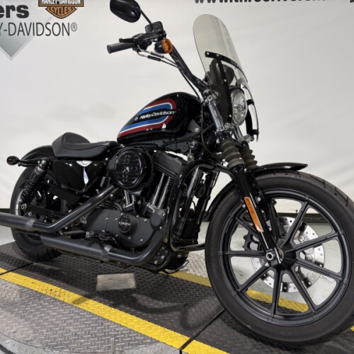 2021 Harley-Davidson® Iron 1200™ Vivid Black thumb 2