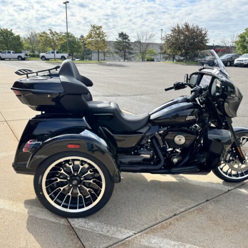2026 Harley-Davidson® Street Glide 3 Limited Olive Steel Metallic / Vivid Black Black Trim thumb 3