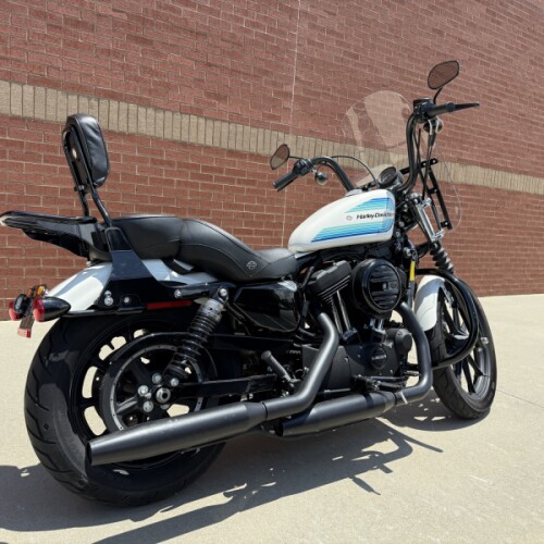 2019 Harley-Davidson® Iron 1200™ Billiard White thumb 2