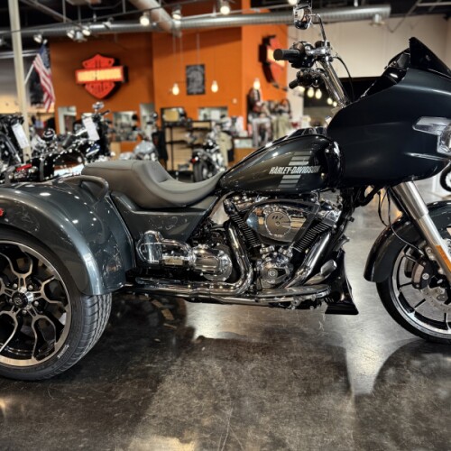2026 Harley-Davidson® Road Glide 3 Iron Horse Metallic thumb 3