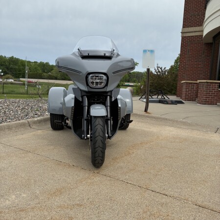 2026 Harley-Davidson® Street Glide 3 Limited DRK BILIARD GRY thumb 2