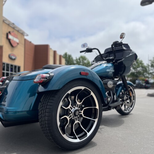 2026 Harley-Davidson® FLTRT Road Glide 3 Teal Thunder thumb 2
