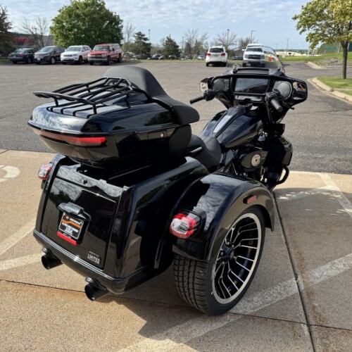 2026 Harley-Davidson® Street Glide 3 Limited Olive Steel Metallic / Vivid Black Black Trim thumb 0