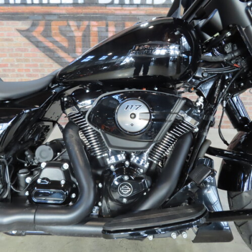 2025 Harley-Davidson® Street Glide® FLHX thumb 2