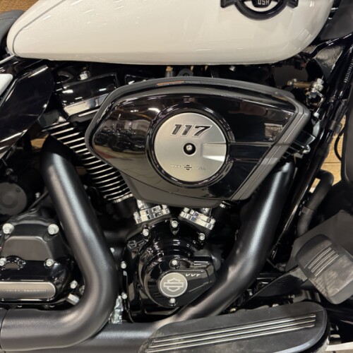 2026 Harley-Davidson® Road Glide Limited White Onyx Pearl Black Trim FLTRXL thumb 2
