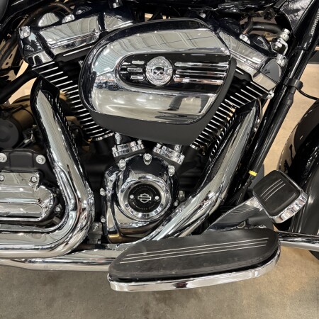 2023 Harley-Davidson® Street Glide® Vivid Black thumb 1
