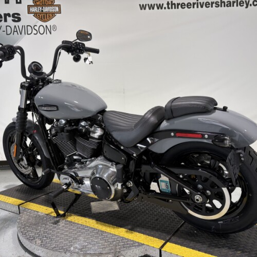 2026 Harley-Davidson® Street Bob® Dark Billiard Gray Chrome Cast Wheels thumb 0