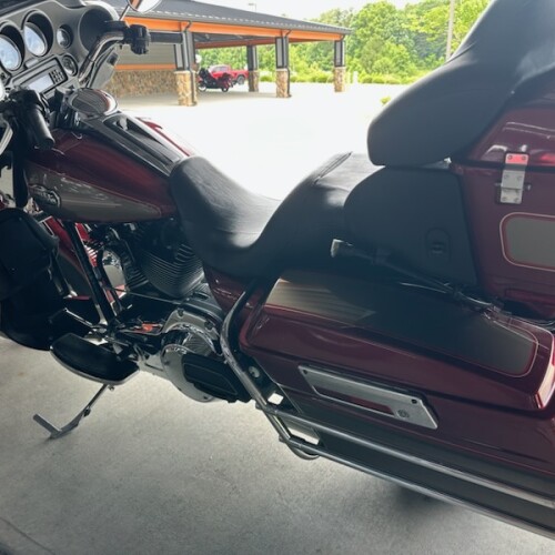 2009 Harley-Davidson® Electra Glide® Ultra Classic® | Pre-Owned Touring Motorcycle thumb 2