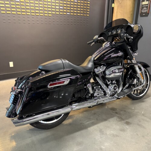 2023 Harley-Davidson® Street Glide® Vivid Black thumb 2