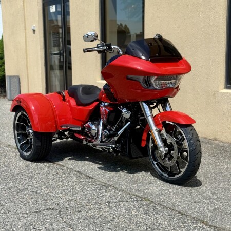 2026 Harley-Davidson® Road Glide 3 FLTRT thumb 2