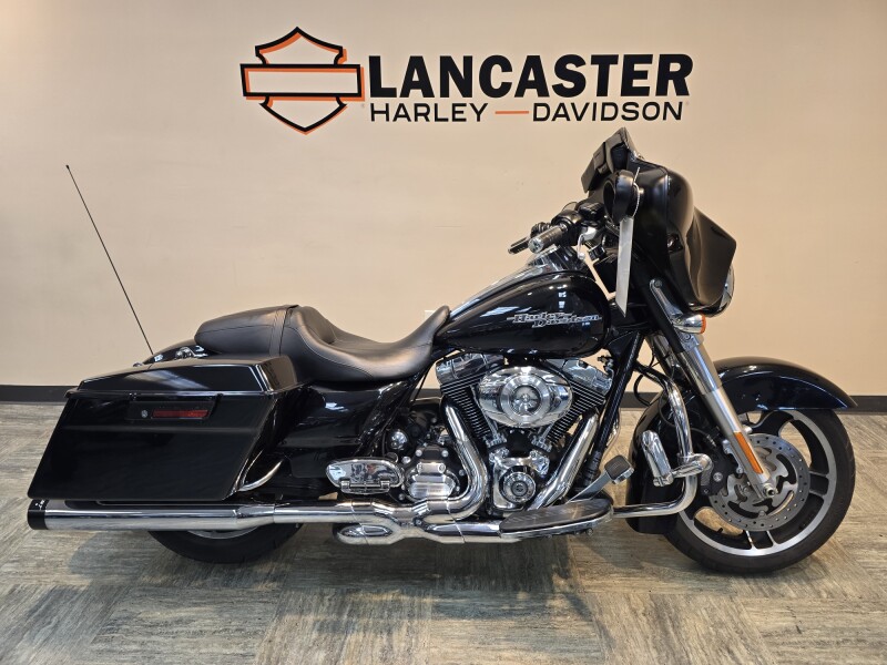 2013 Harley-Davidson® Street Glide® Midnight Pearl FLHX