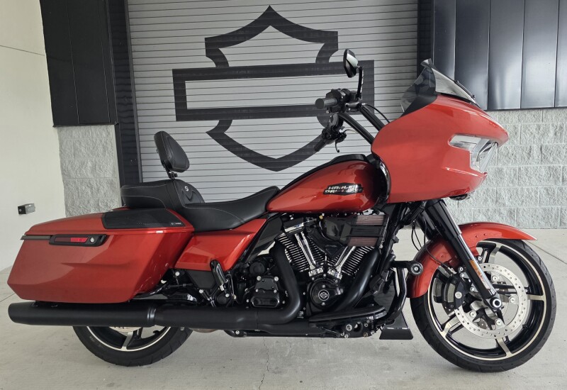 2024 Harley-Davidson® Road Glide® Whiskey Fire - Black Finish