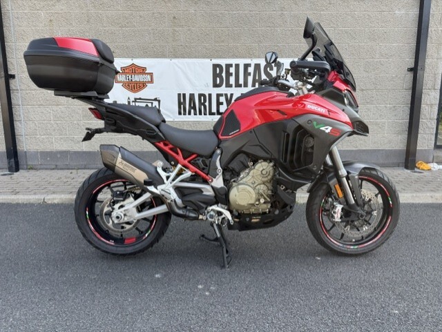 DUCATI MULTISTRADA V4S IN DUCATI RED 