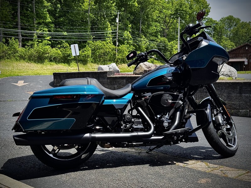2026 Harley-Davidson® Road Glide® Teal Thunder / Vivid Black Black Trim