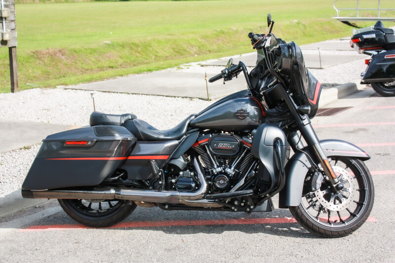 2018 Harley-Davidson® CVO™ Street Glide® FLHXSE