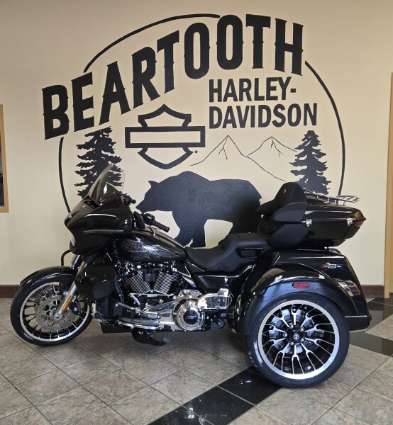 2026 Harley-Davidson® Street Glide 3 Limited Midnight Ember Chrome Trim