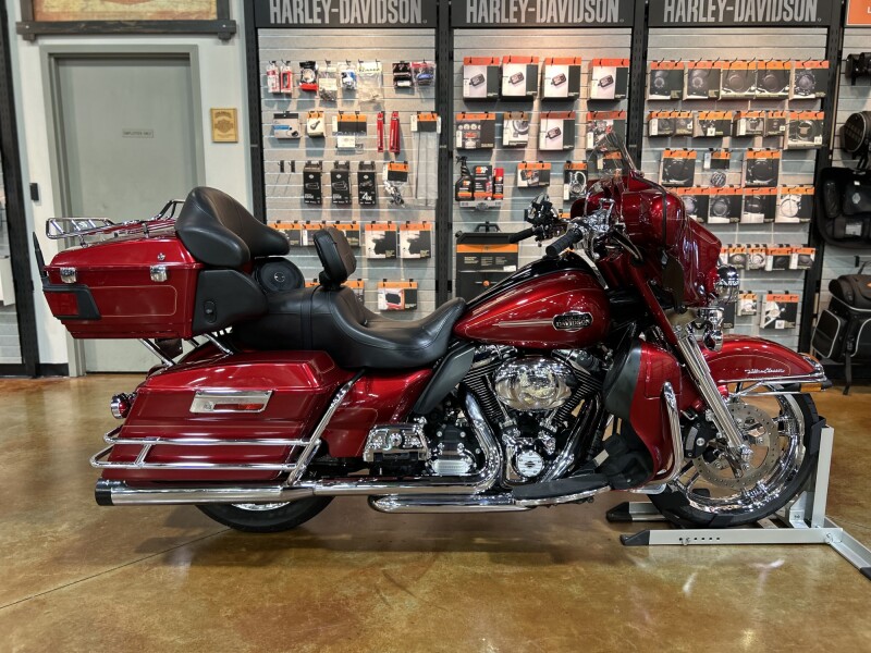  2012 FLHTCU103