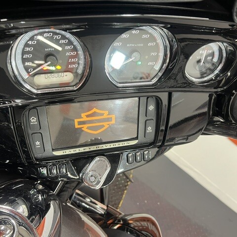 2017 Harley-Davidson® Ultra Limited | Pre-Owned Touring Motorcycle thumb 1