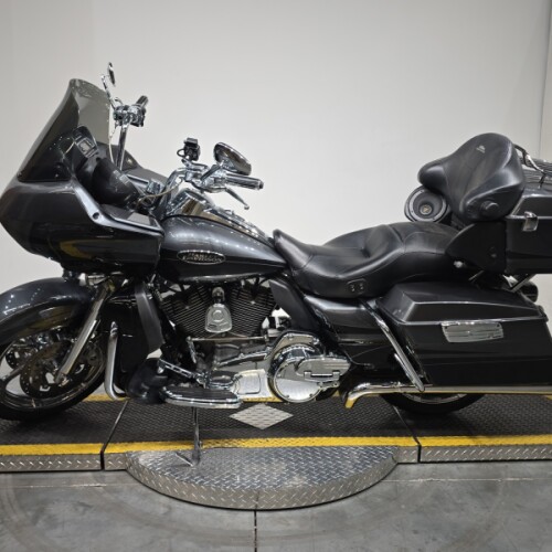  2011 CVO™ Road Glide® Ultra thumb 1