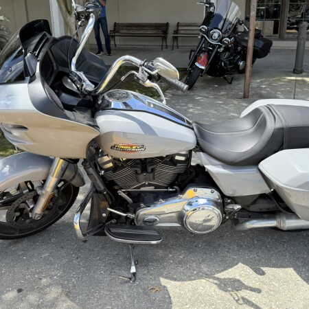 2024 Harley-Davidson® Road Glide® thumb 3