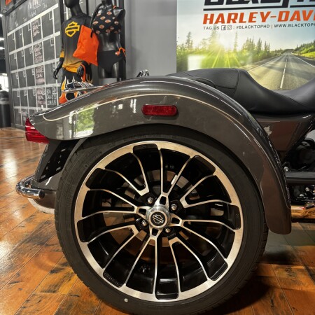 2023 Harley-Davidson® Road Glide® 3 GRAY HAZE thumb 3