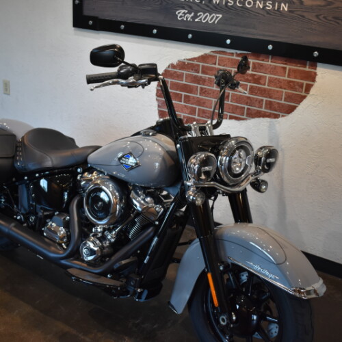 2026 Harley-Davidson® Heritage Classic Dark Billiard Gray Black Cast Wheels thumb 3