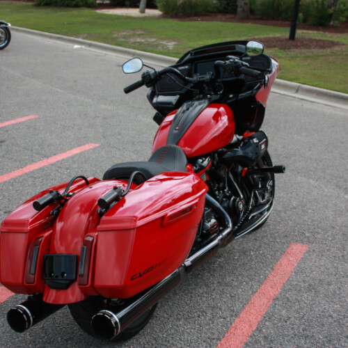 2025 Harley-Davidson® FLTRXSTSE CVO™ Road Glide™ ST thumb 2