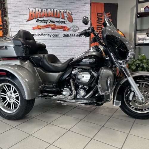 2017 Harley-Davidson® Tri Glide® Ultra Two-Tone Billet Silver/Vivid Black thumb 3