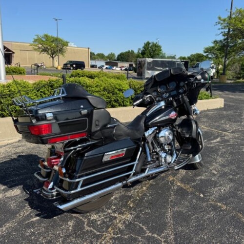 Harley-Davidson® Electra Glide® Ultra Classic® 2005 FLHTCU BLACK thumb 3