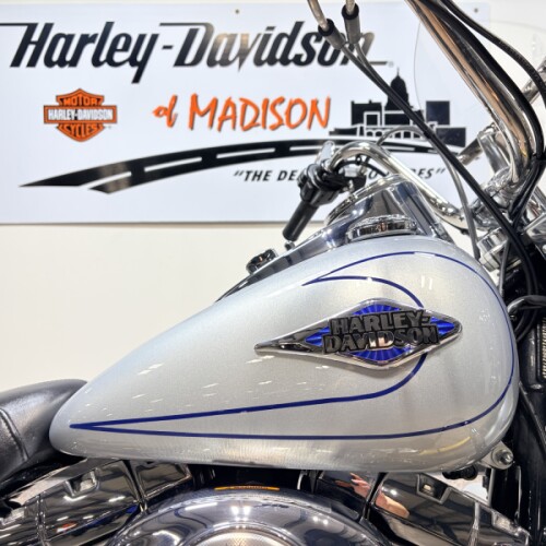 2011 FLSTC Harley-Davidson® Heritage Softail® Classic BRIL SILVER W/PINSTRIPE thumb 2