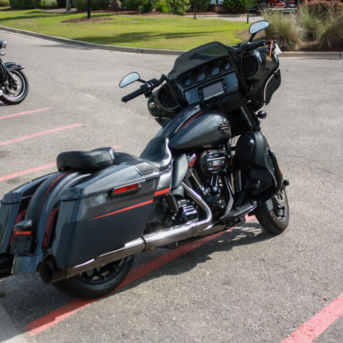 2018 Harley-Davidson® CVO™ Street Glide® FLHXSE thumb 2