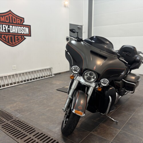 2018 Harley-Davidson® Ultra Limited Industrial Gray Denim/Black Denim thumb 0