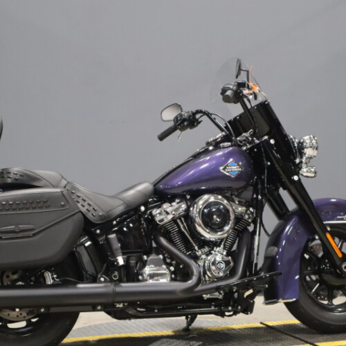 2026 Harley-Davidson® Heritage Classic FLHC thumb 2