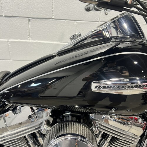 2009 Harley-Davidson® Super Glide® Custom Vivid Black FXDC thumb 3