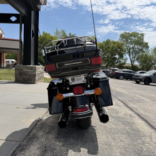 2013 Harley-Davidson® Electra Glide® Ultra Limited FLHTK BLACK W/ PINSTRIPE thumb 2