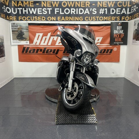 2017 Harley-Davidson® Ultra Limited | Pre-Owned Touring Motorcycle thumb 2