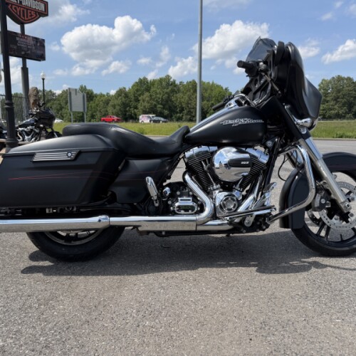 2016 Harley-Davidson® Street Glide® Special Black Denim thumb 2